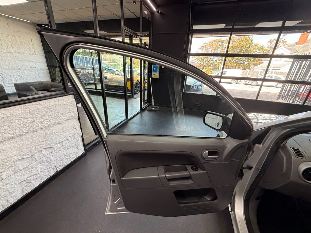 Used Ford Fusion 2003 for sale - 77171559: Photo 30