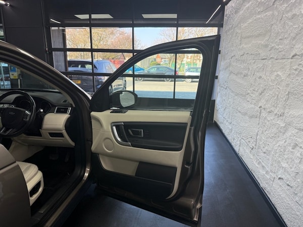 Used Land Rover Discovery Sport 2017 for sale - 76105746: Photo 31