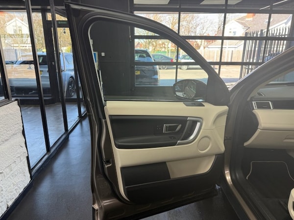 Used Land Rover Discovery Sport 2017 for sale - 76105746: Photo 32