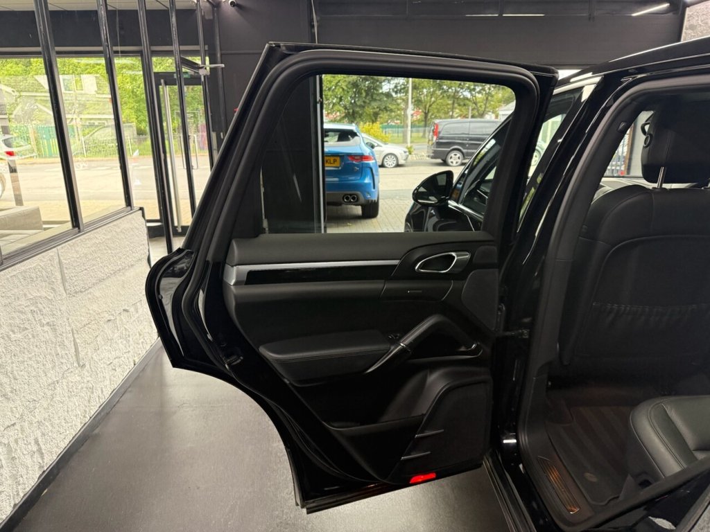 Used Porsche Cayenne 2015 for sale - 76068608: Photo 31