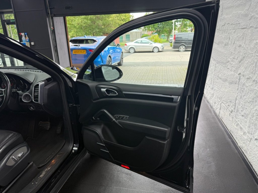 Used Porsche Cayenne 2015 for sale - 76068608: Photo 32