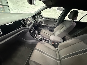 Used Volkswagen T-Roc 2021 for sale - 75875902: Photo
