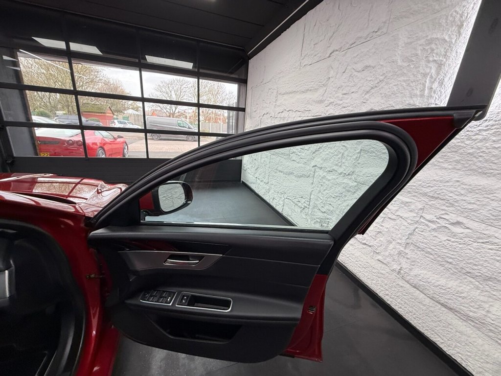 Used Jaguar XF 2017 for sale - 76509377: Photo 25