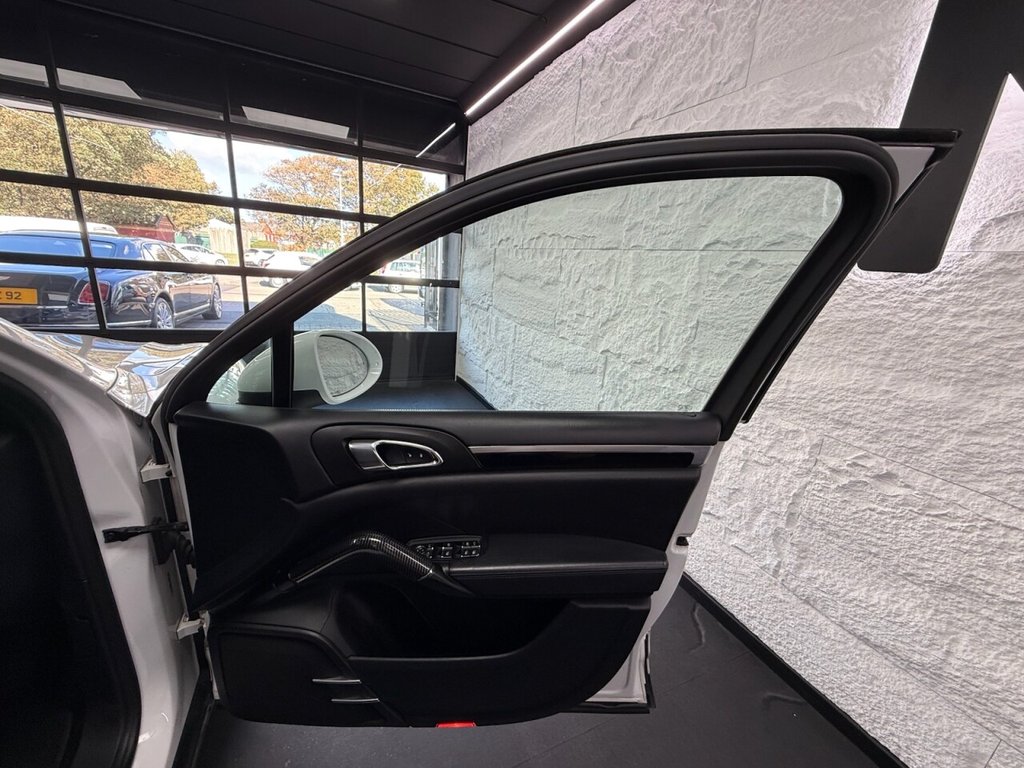 Used Porsche Cayenne 2015 for sale - 76080404: Photo 26