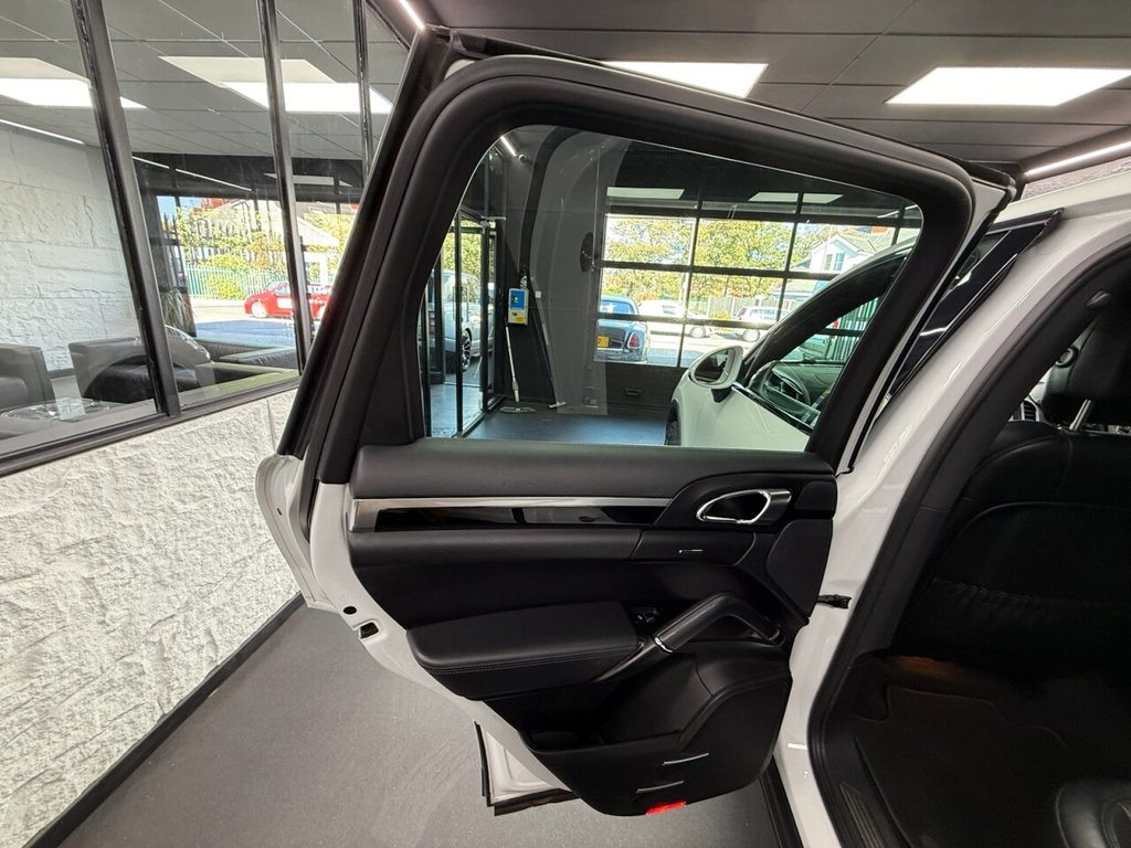 Used Porsche Cayenne 2015 for sale - 76080404: Photo 31
