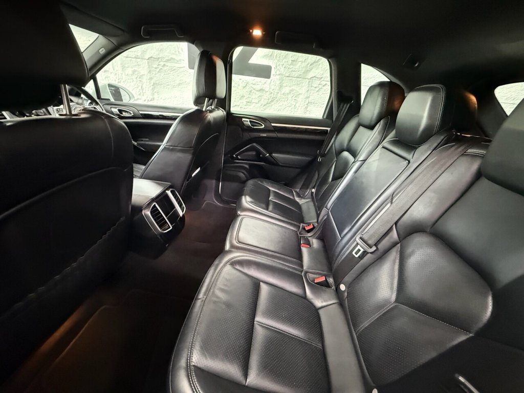 Used Porsche Cayenne 2015 for sale - 76080404: Photo 32