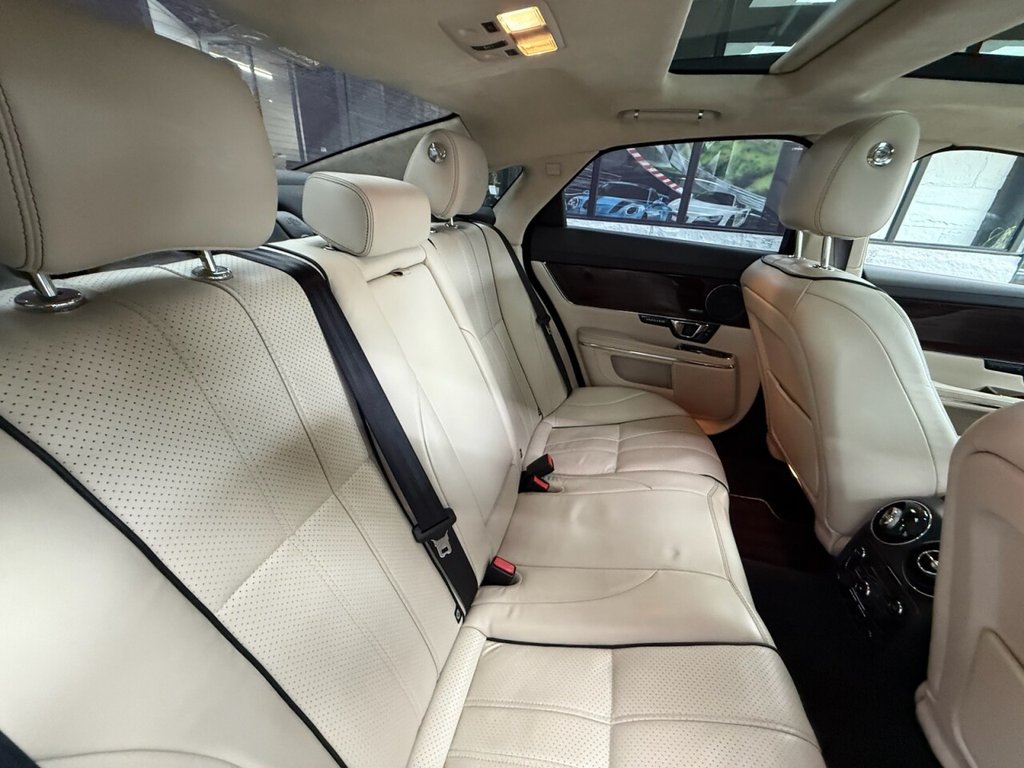 Used Jaguar XJ 2014 for sale - 76147858: Photo 17