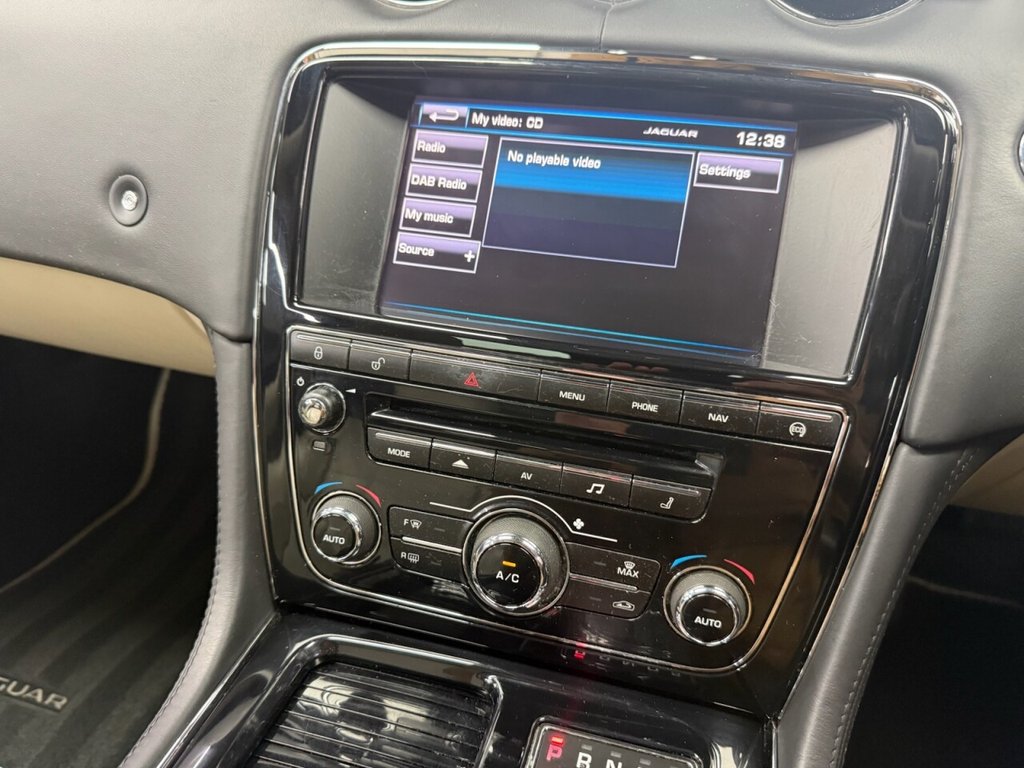 Used Jaguar XJ 2014 for sale - 76147858: Photo 23