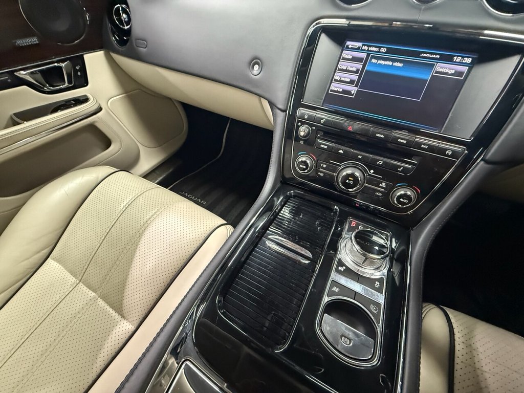 Used Jaguar XJ 2014 for sale - 76147858: Photo 24