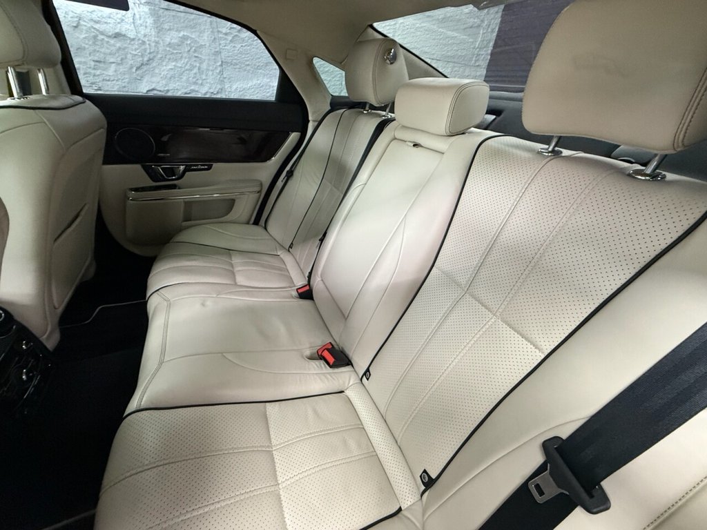 Used Jaguar XJ 2014 for sale - 76147858: Photo 32