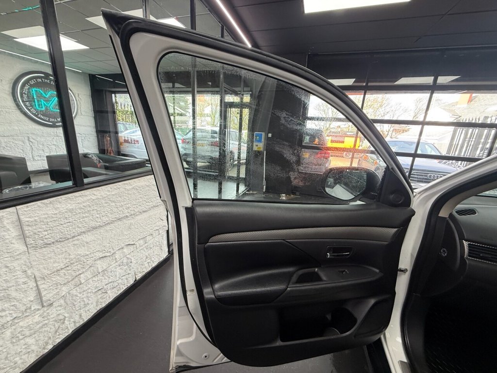 Used Mitsubishi Outlander 2015 for sale - 77904709: Photo 32