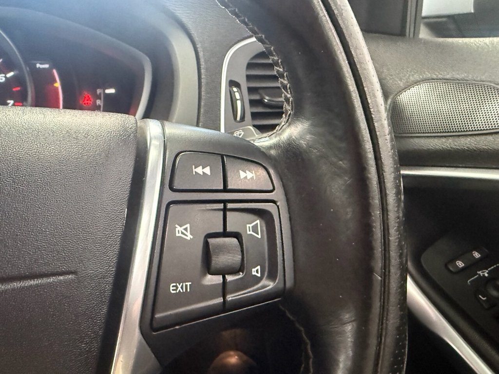 Used Volvo V40 2015 for sale - 78043951: Photo 21