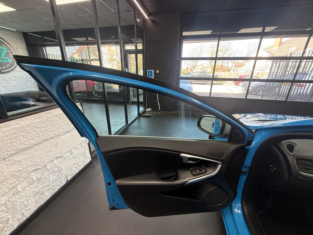 Used Volvo V40 2015 for sale - 78043951: Photo 32