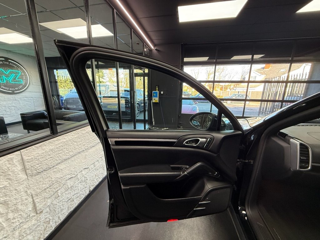 Used Porsche Cayenne 2013 for sale - 76703790: Photo 32