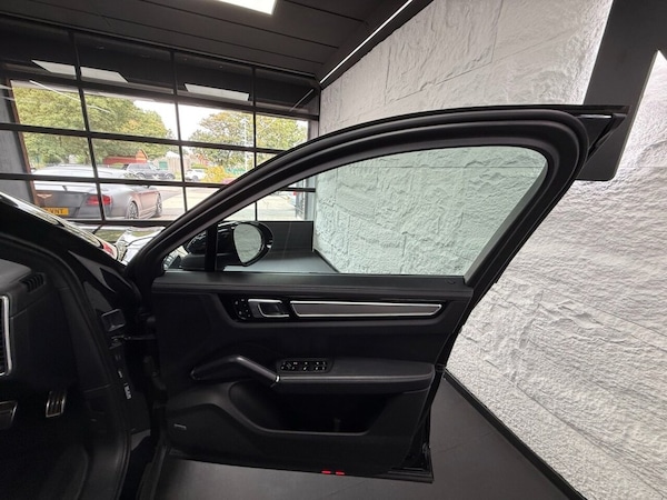 Used Porsche Cayenne 2019 for sale - 75666310: Photo 32