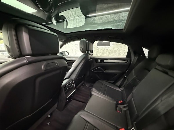 Used Porsche Cayenne 2019 for sale - 75666310: Photo 38