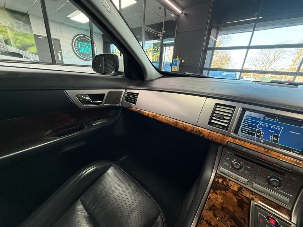 Used Jaguar XF 2010 for sale - 77110987: Photo 14