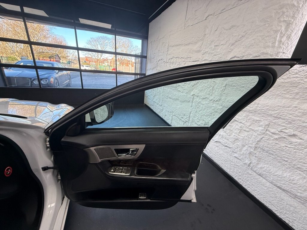 Used Jaguar XF 2010 for sale - 77110987: Photo 24