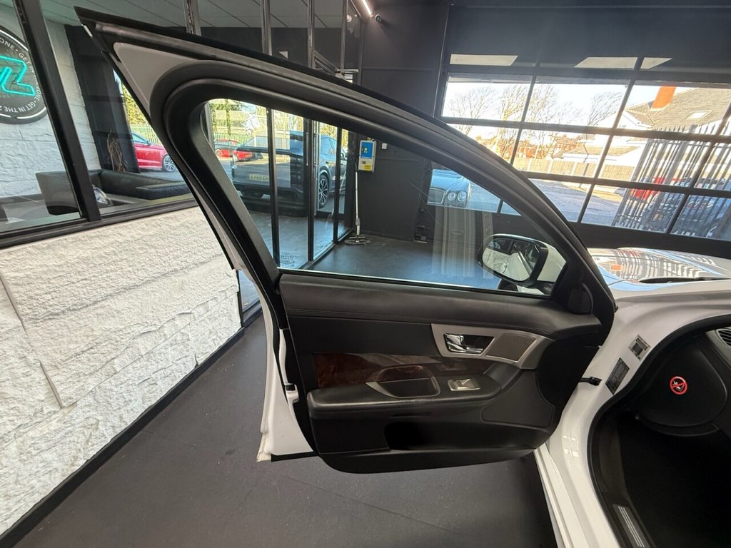 Used Jaguar XF 2010 for sale - 77110987: Photo 28