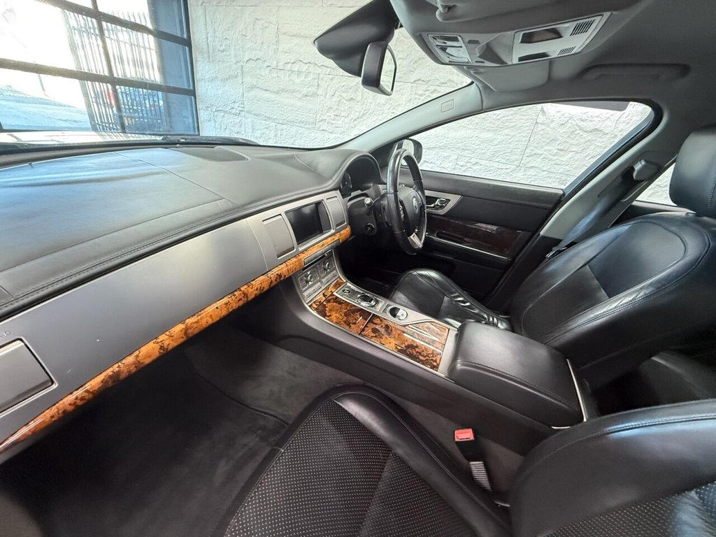 Used Jaguar XF 2010 for sale - 77110987: Photo 3