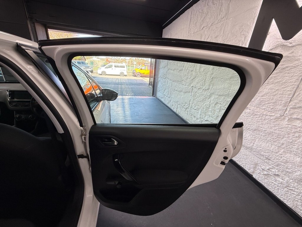 Used Peugeot 208 2013 for sale - 77734682: Photo 11