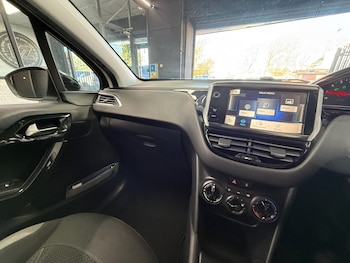 Used Peugeot 208 2013 for sale - 77734682: Photo