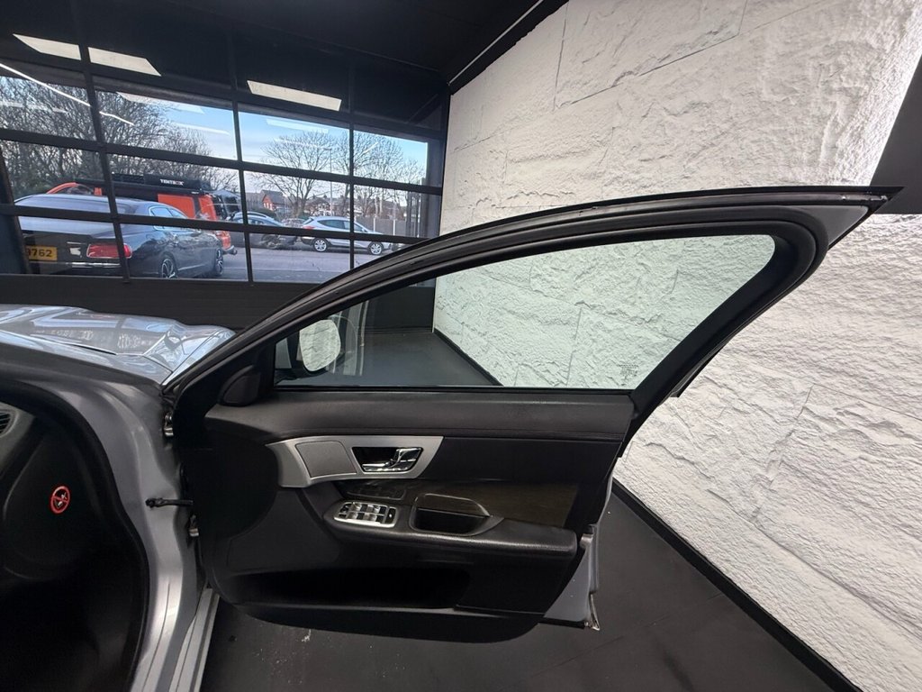 Used Jaguar XF 2014 for sale - 77583631: Photo 29