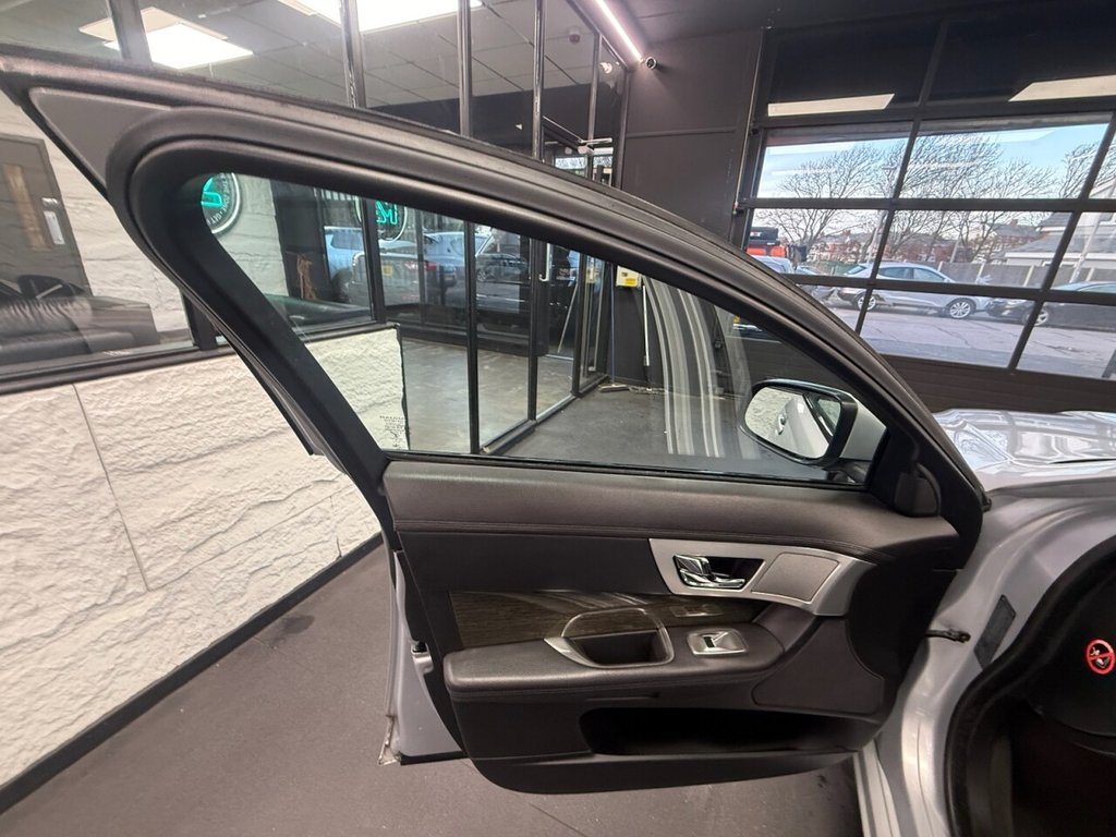 Used Jaguar XF 2014 for sale - 77583631: Photo 35