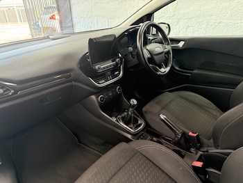 Used Ford Fiesta 2017 for sale - 79009351: Photo