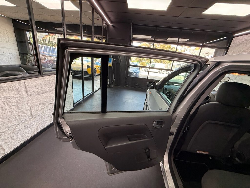 Used Ford Fusion 2003 for sale - 76069193: Photo 28