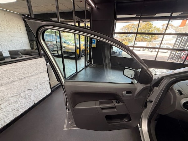 Used Ford Fusion 2003 for sale - 76069193: Photo 30