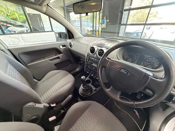 Used Ford Fusion 2003 for sale - 76069193: Photo 3