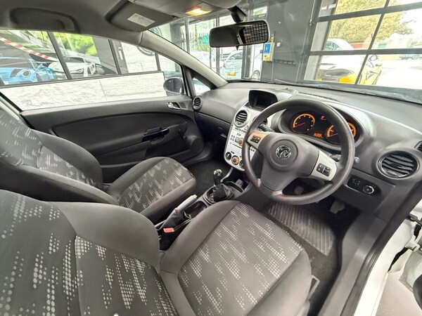 Used Vauxhall Corsa 2015 for sale - 76210334: Photo 3