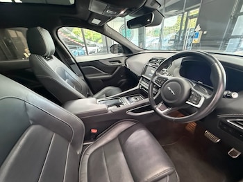 Used Jaguar F-Pace 2019 for sale - 78702093: Photo