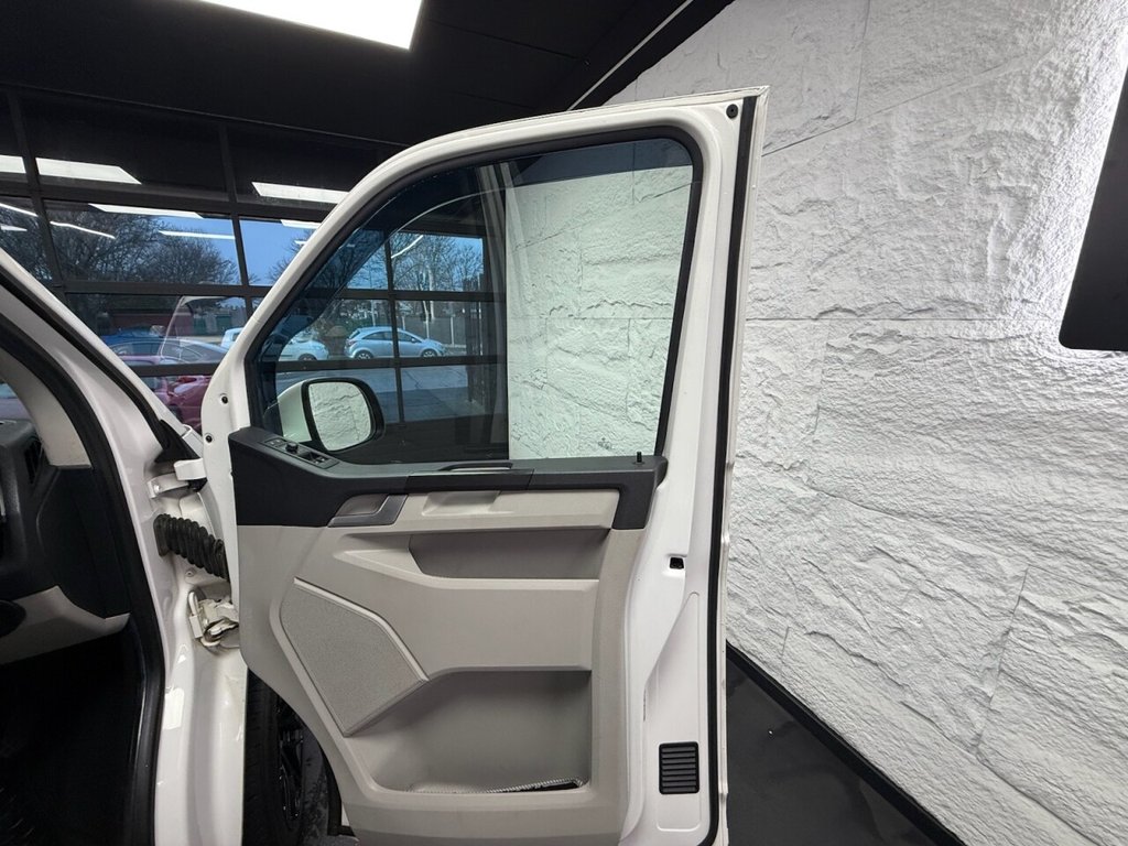 Used Volkswagen Transporter Shuttle 2017 for sale - 76698261: Photo 27