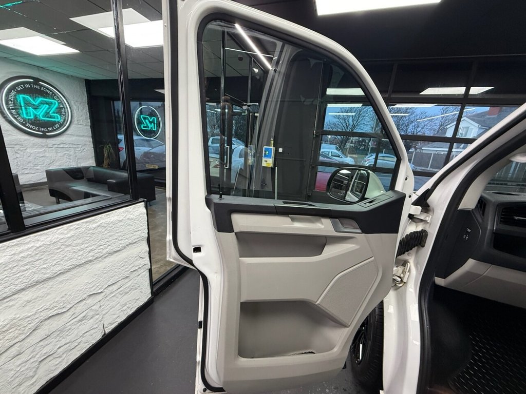 Used Volkswagen Transporter Shuttle 2017 for sale - 76698261: Photo 37
