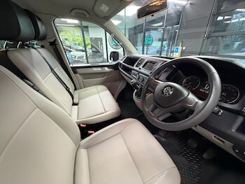 Used Volkswagen Transporter Shuttle 2017 for sale - 76698261: Photo