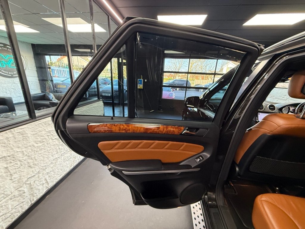 Used Mercedes-Benz M Class 2010 for sale - 76632261: Photo 28