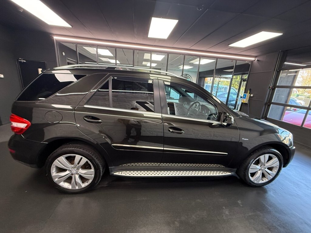 Used Mercedes-Benz M Class 2010 for sale - 76632261: Photo 3