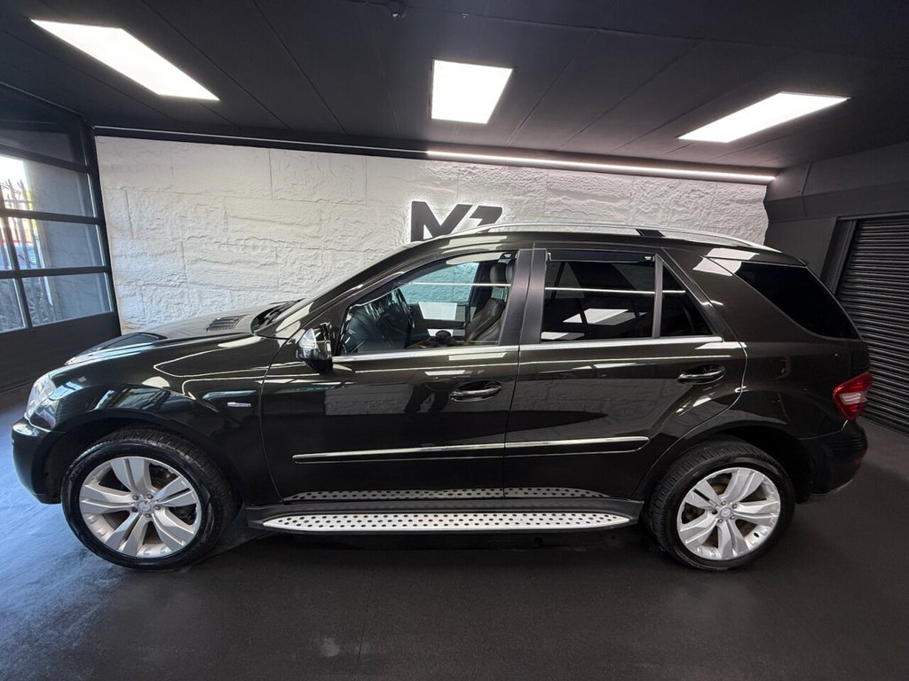 Used Mercedes-Benz M Class 2010 for sale - 76632261: Photo 8