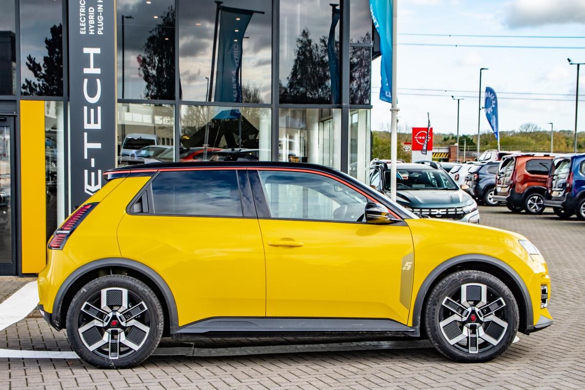 Used Renault 5 2025 for sale - 76679015: Photo 3