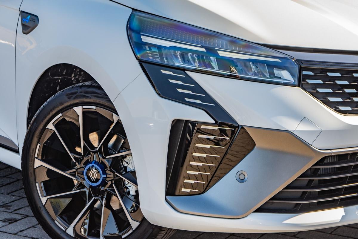 Used Renault Clio 2025 for sale - 76679696: Photo 6