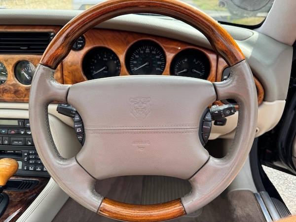 Used Jaguar XK8 2002 for sale - 75237030: Photo 23