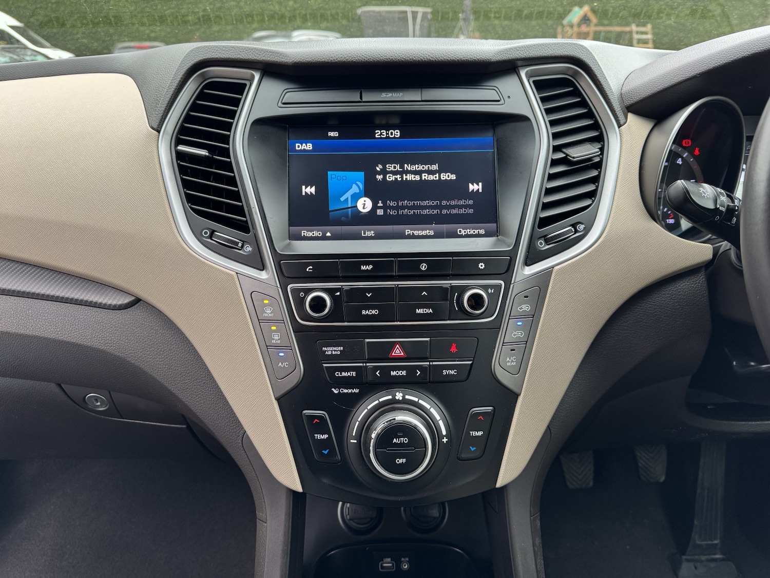 Used Hyundai Santa Fe 2016 for sale - 77844894: Photo 15