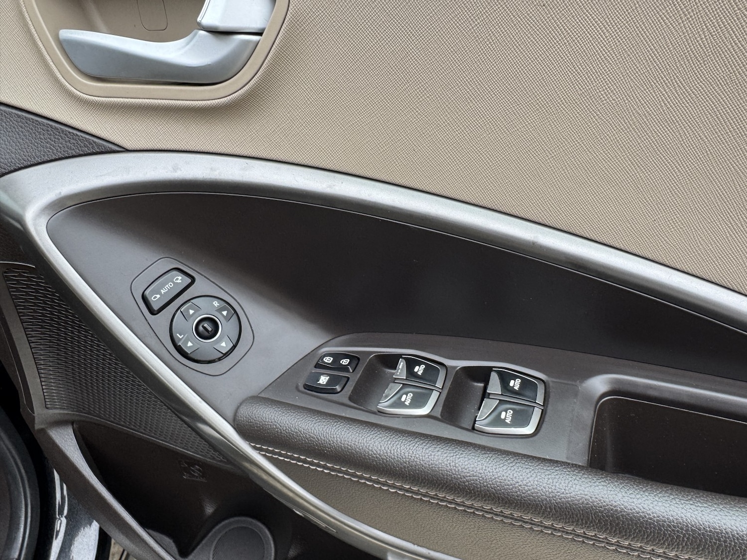 Used Hyundai Santa Fe 2016 for sale - 77844894: Photo 19