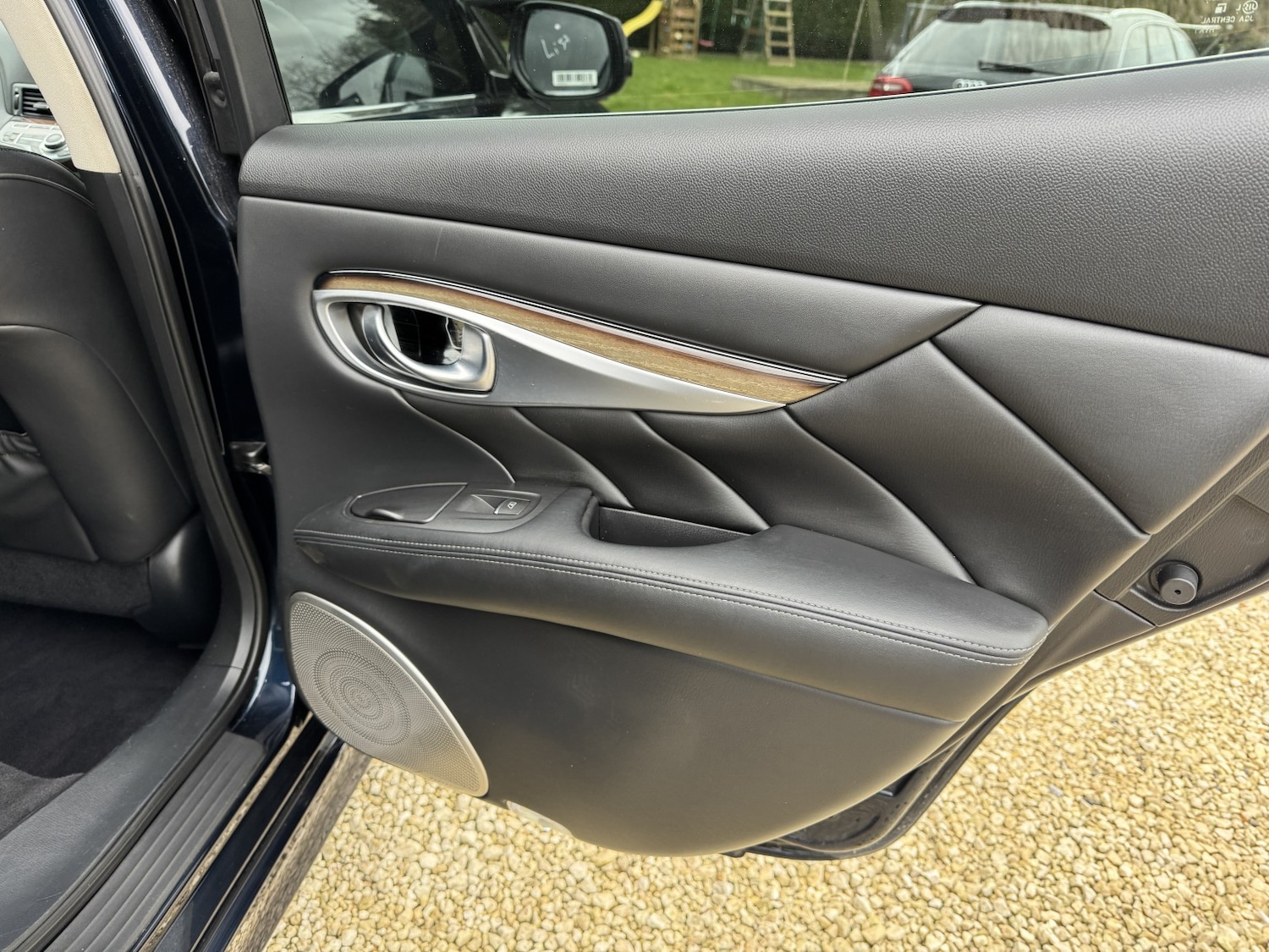 Used Infiniti Q70 2017 for sale - 77681877: Photo 11