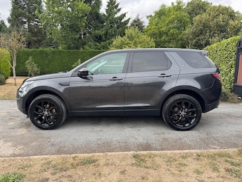 Used Land Rover Discovery Sport 2017 for sale - 75740439: Photo