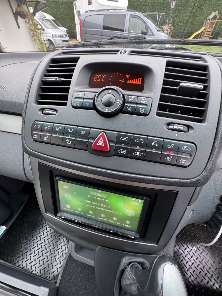 Used Mercedes-Benz V-Class 2022 for sale - 76527389: Photo 25