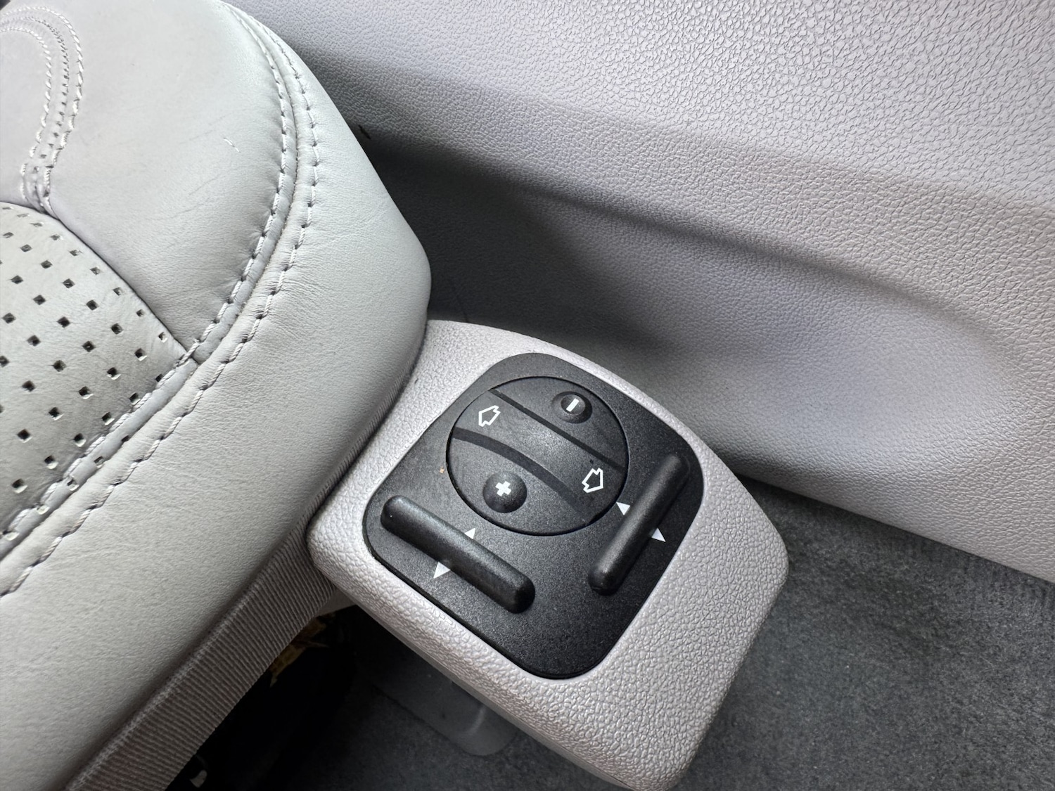 Used Mercedes-Benz M Class 2009 for sale - 76699352: Photo 29