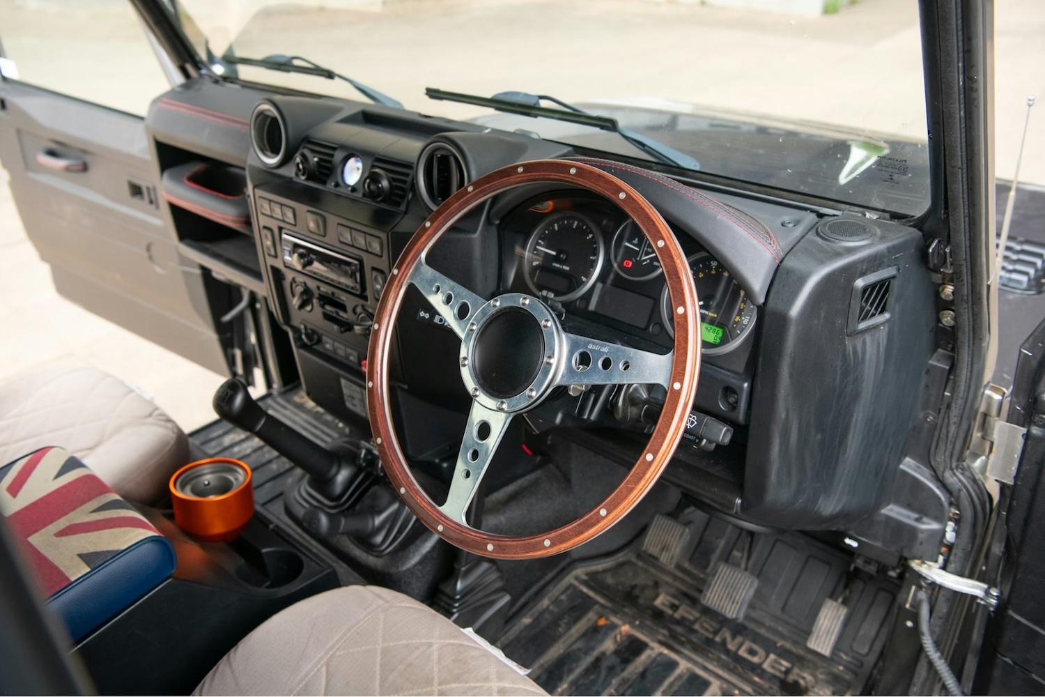 Used Land Rover Defender 2015 for sale - 77946149: Photo 3